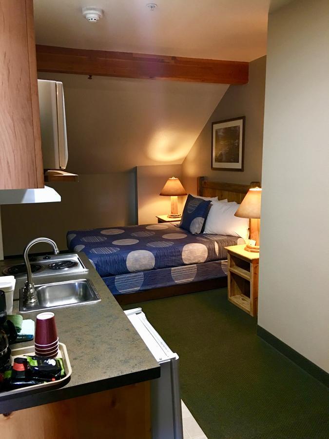 Boulder Creek Inn Donnelly エクステリア 写真