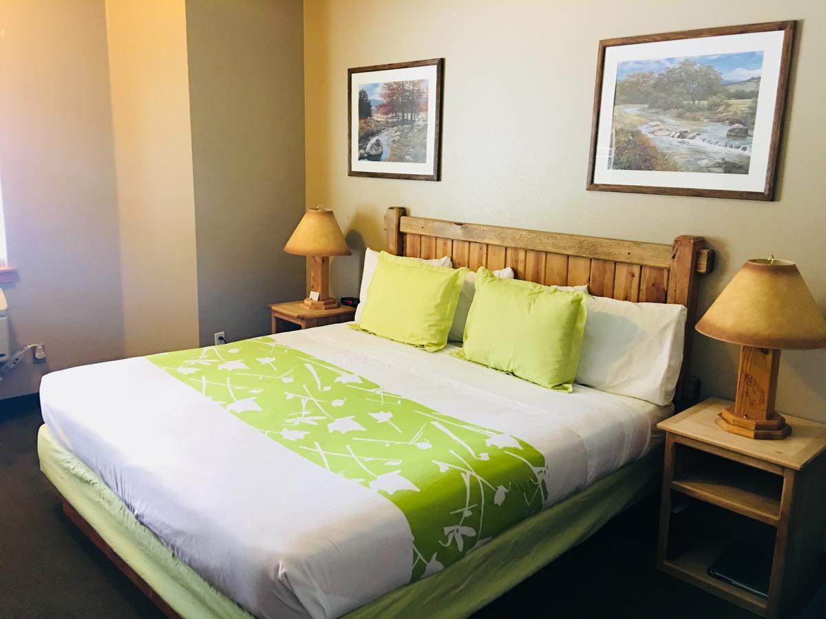 Boulder Creek Inn Donnelly エクステリア 写真