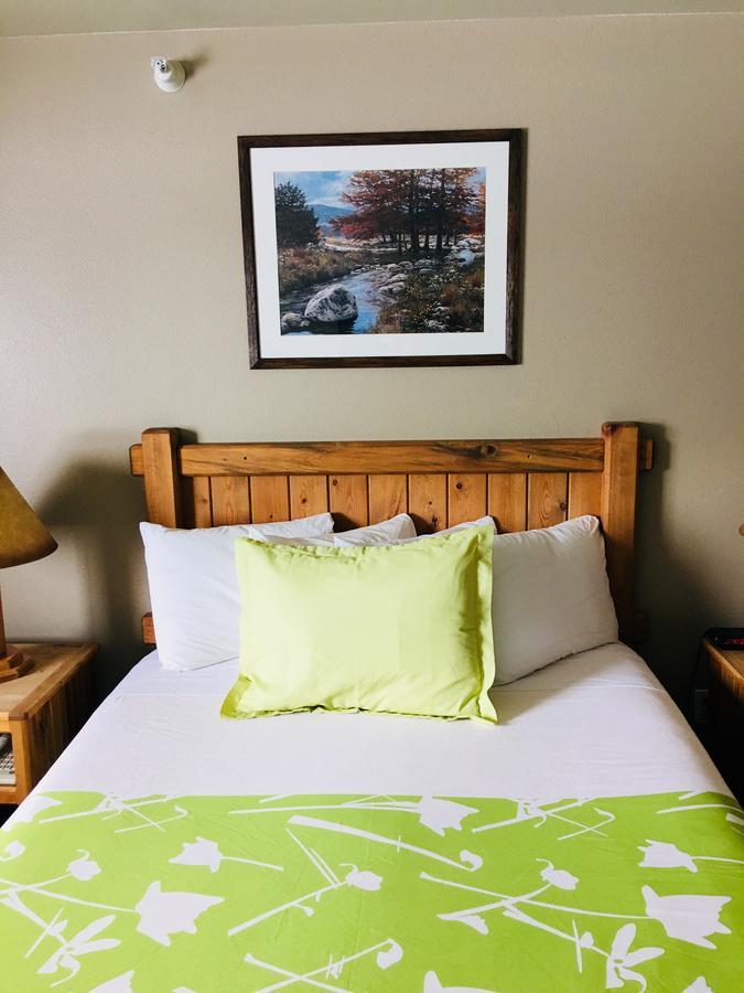 Boulder Creek Inn Donnelly エクステリア 写真