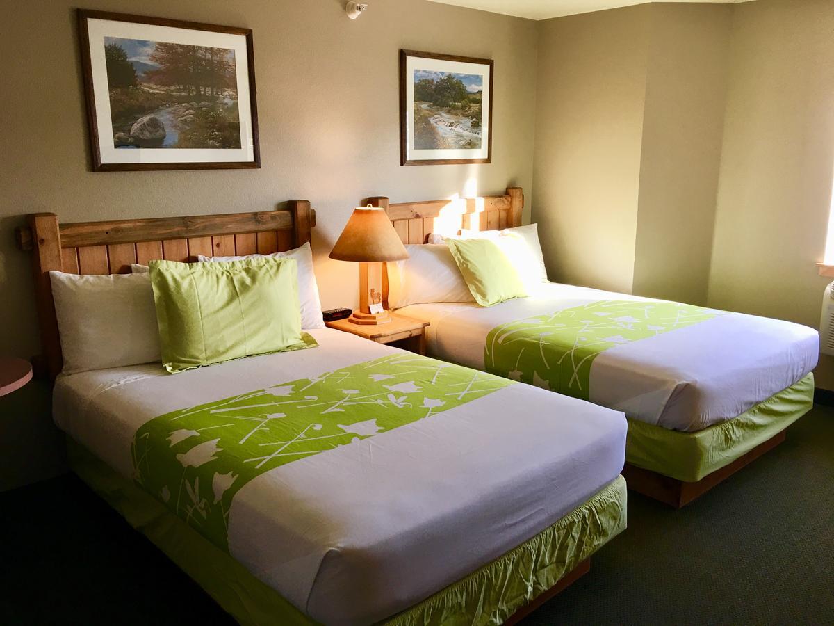 Boulder Creek Inn Donnelly エクステリア 写真
