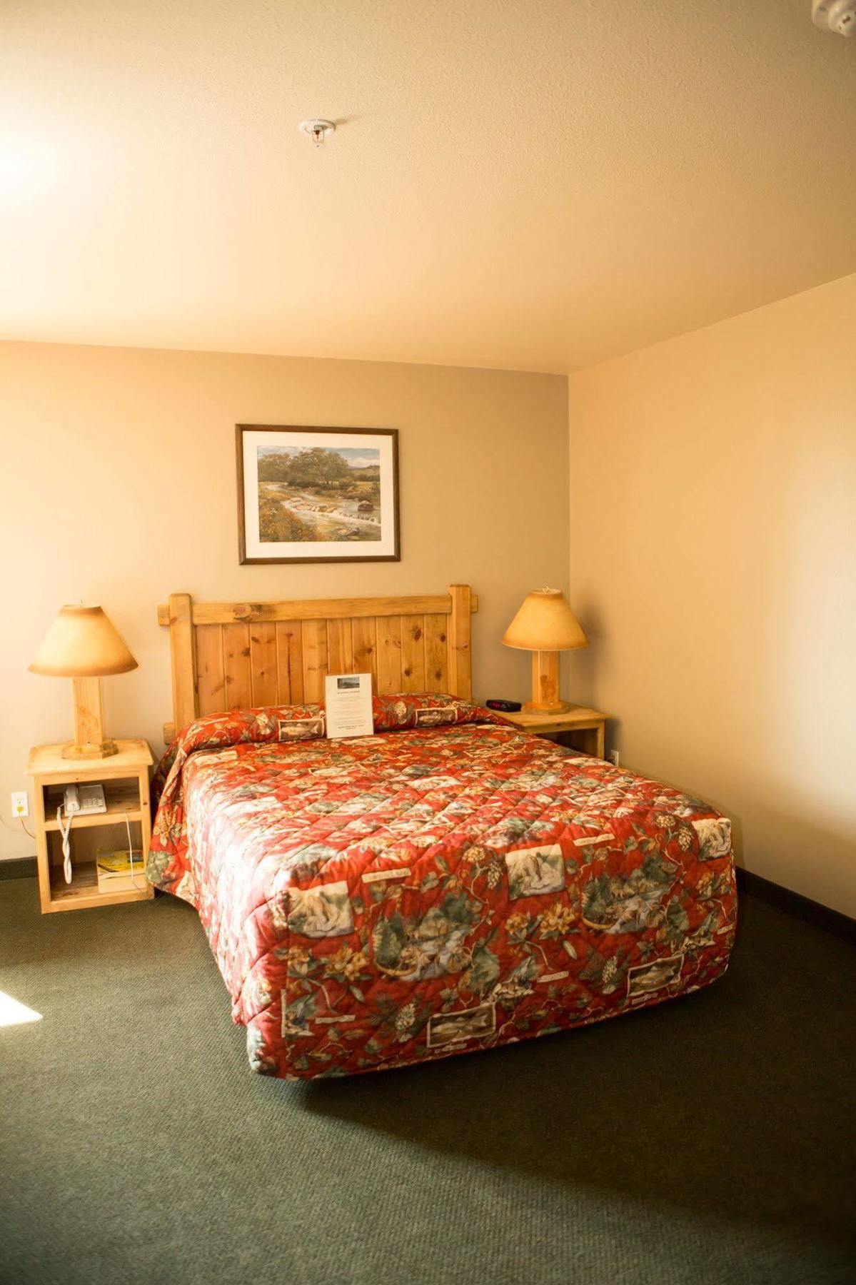 Boulder Creek Inn Donnelly エクステリア 写真