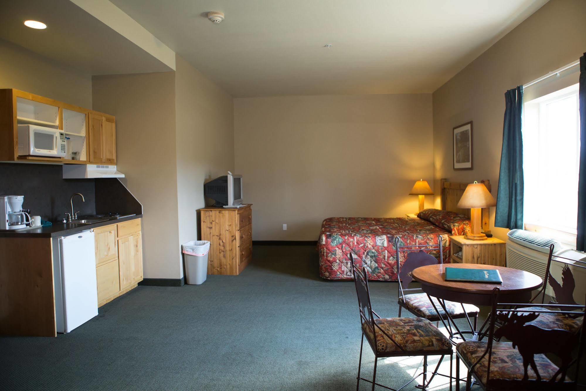 Boulder Creek Inn Donnelly エクステリア 写真